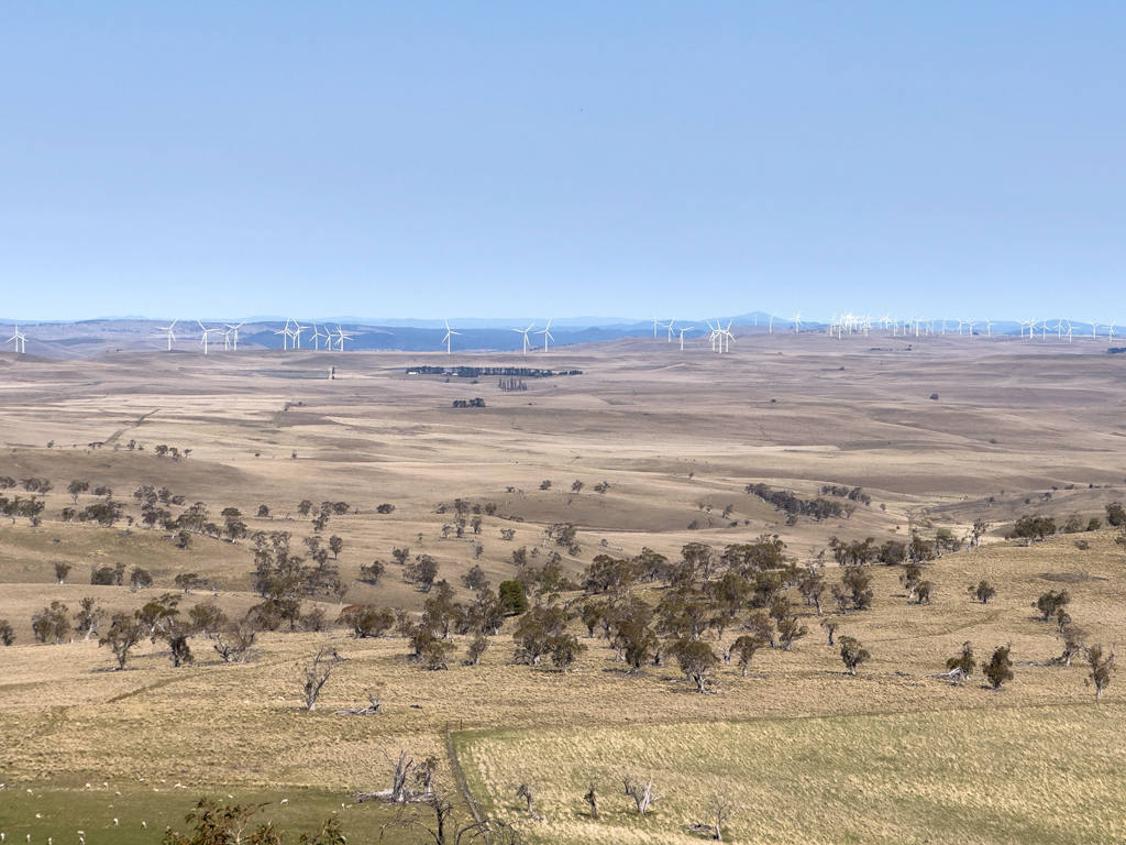 Wenn nicht hier, wo dann macht es dann Sinn? Windkraftanlagen in der weiten Landschaft