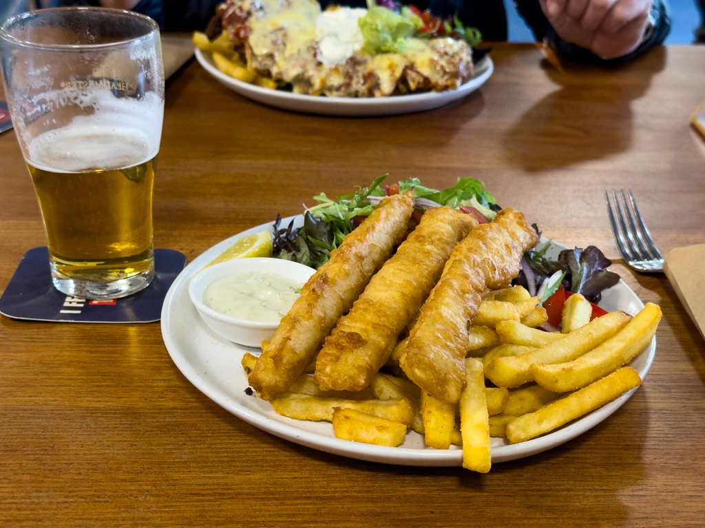 Fish & Chips im Wallabadah Hotel