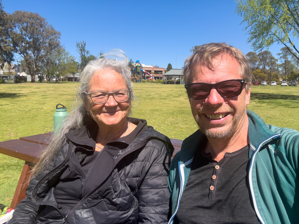 Sonniges JoMa Selfie im Curtis Park in Armidale