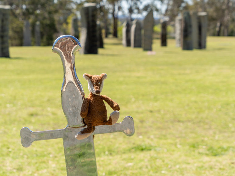 Beim Steinkreis in Glen Innes: Mo bewacht König Artus' Schwert Excalibur