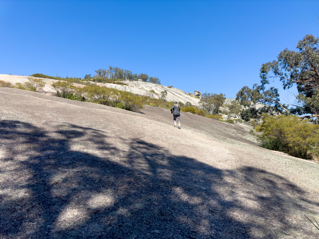 Mit Ma die steilen 300 m den Bald Rock rauf