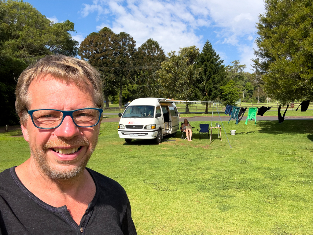 Entspannter Tag im Dandabah Campground: Ankommen, geniessen und etwas arbeiten.