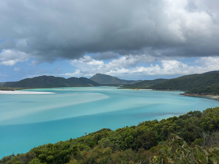 Hell türkisfarbenes Wasser und weisse Strände: Whitsunday Islands