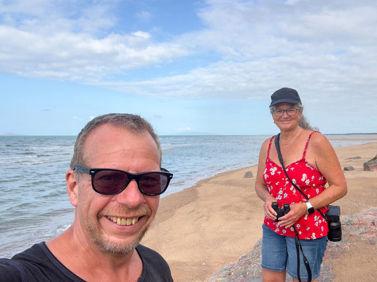 JoMa staksen etwas am Strand beim Campground entlang.