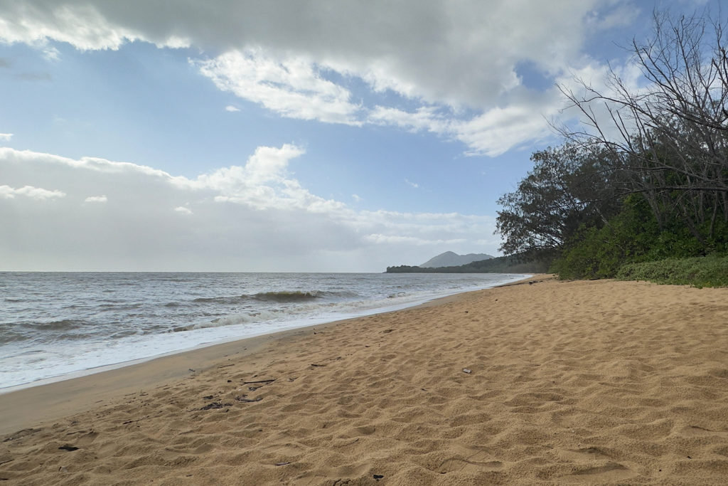 An der gebogenen Beach vom Bramston Beach Campground