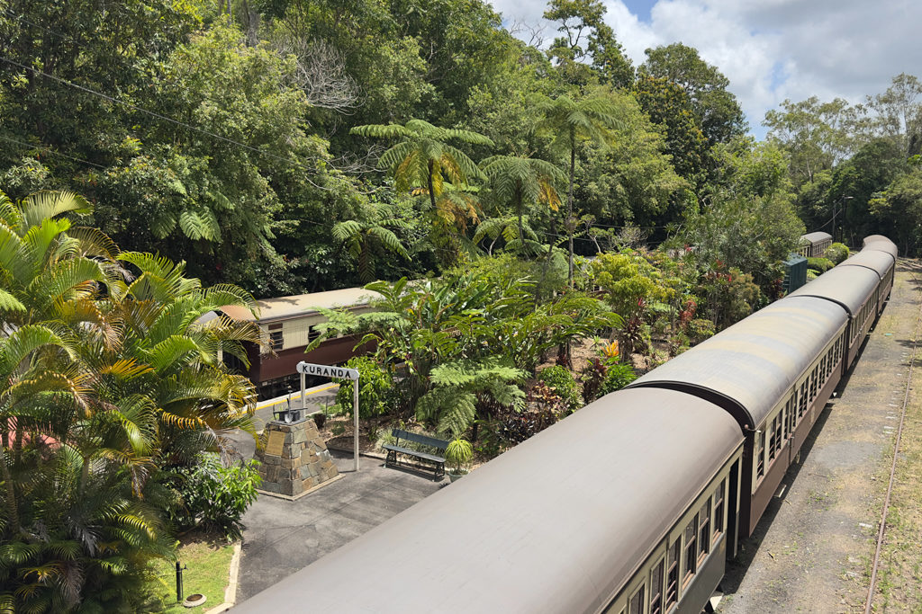 Kuranda, Hier startet die historische Fahrt mit der Kuranda Railway an