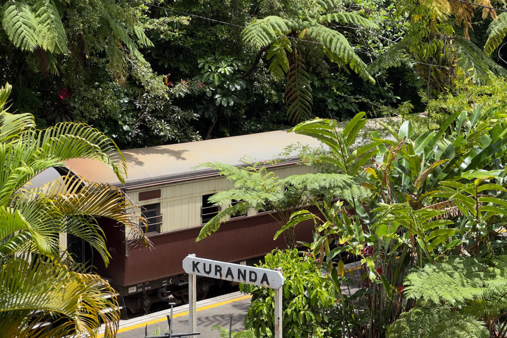 Kuranda, Hier startet die historische Fahrt mit der Kuranda Railway an