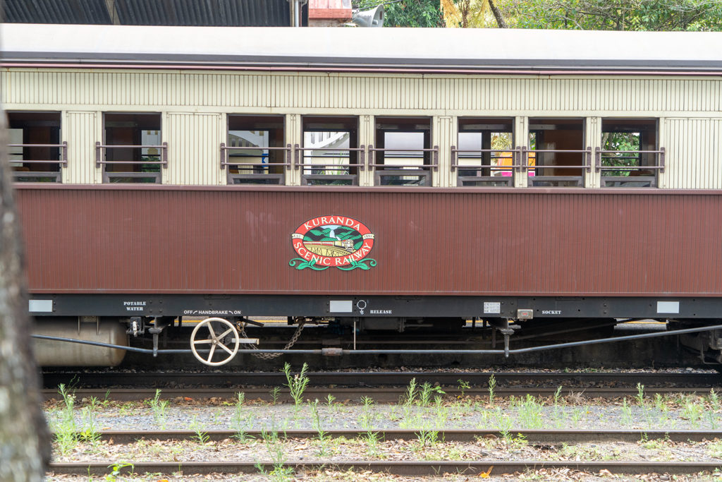 Einer der historischen Waggons der Kuranda Scenic Railway