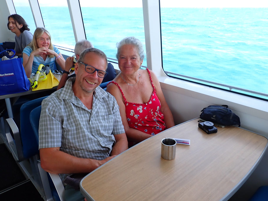 JoMa beim Kafi während der Fahrt zum Great Barrier Reef