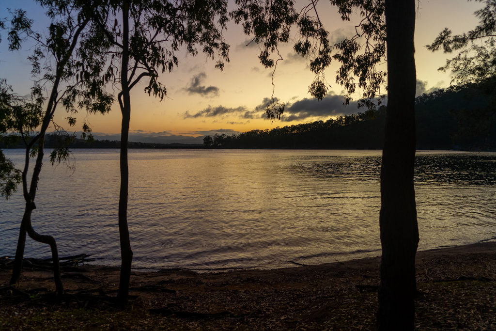 Abendstimmung; Aussicht von unserem Stellplatz am Lake Tinaroo