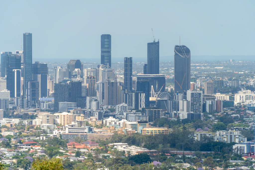 Auf dem Mt. Coot-Tha Lookout vor den Toren Brisbanes; mit Sicht auf die eindrucksvolle Skyline der City