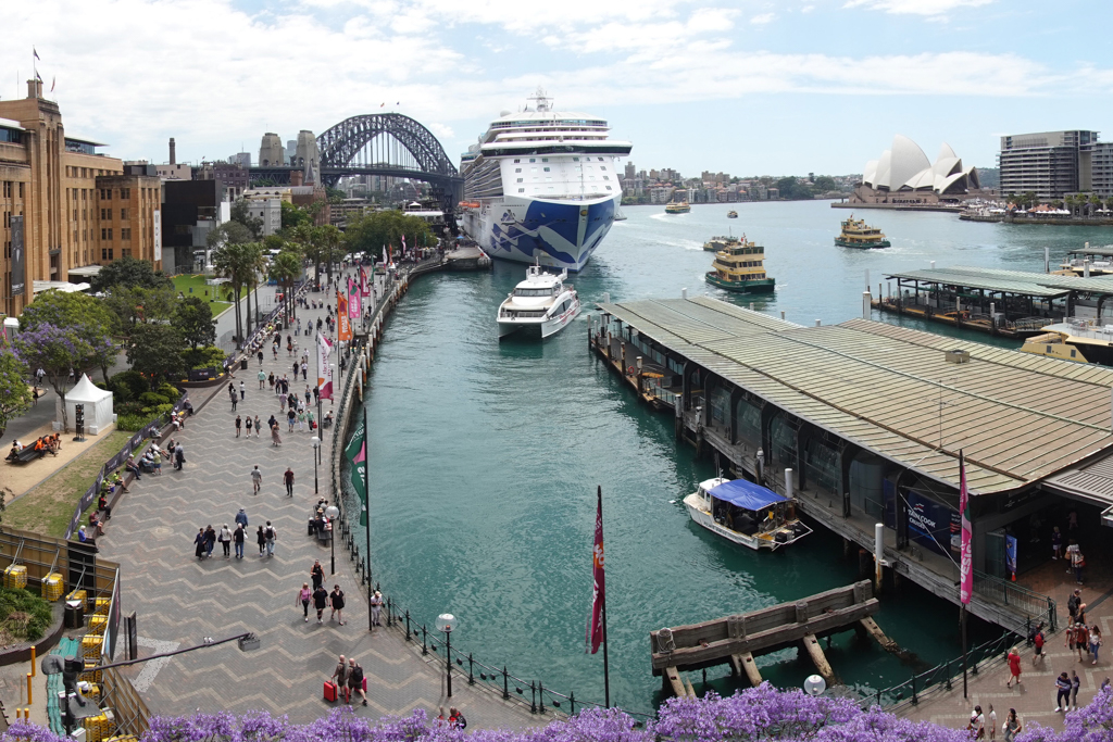 Sicht vom Cahill Expressway auf Hafen, Harbour Bridge und Opernhaus