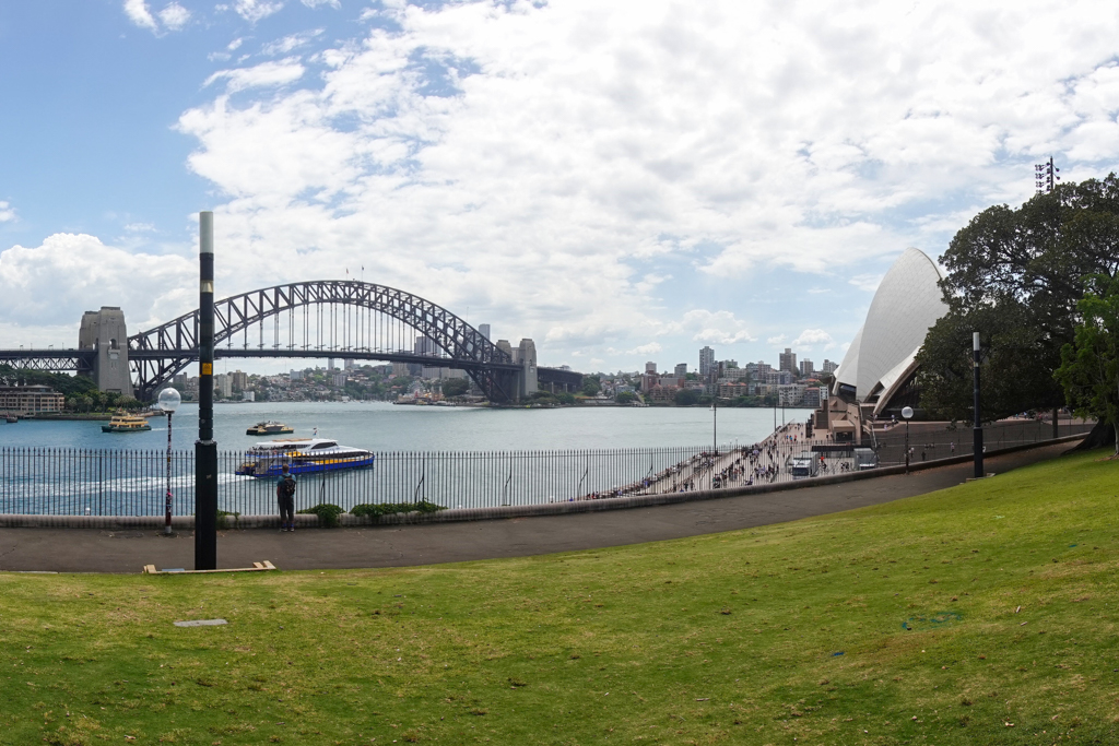 kleines Pano vom botanischen Garten aus mit Sicht auf Harbour Bridge und Opernhaus