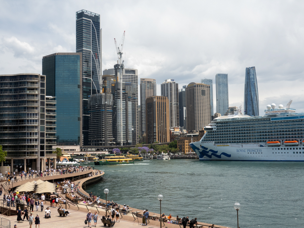 Skyline von Sydney mit Royal Princess im Hafen