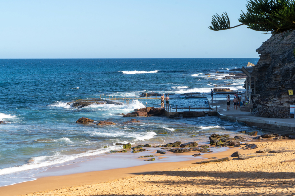 Avalon Beach, nördlich von Sydney, die rechte Seite. Mit dem Naturpool zum planschen