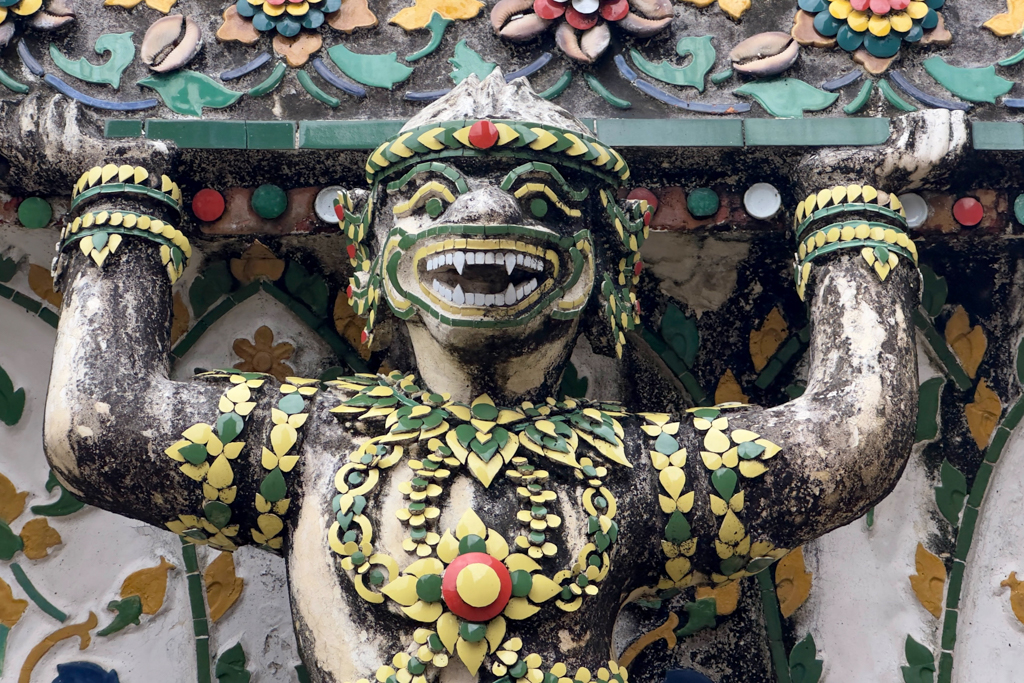 Eine der vielen Figuren die die Chedis hier im Tempel tragen...