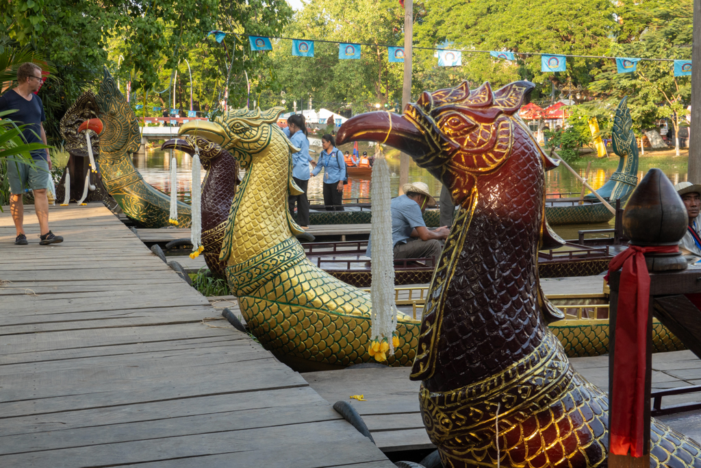 Drachenboote auf dem Siem Reap Fluss