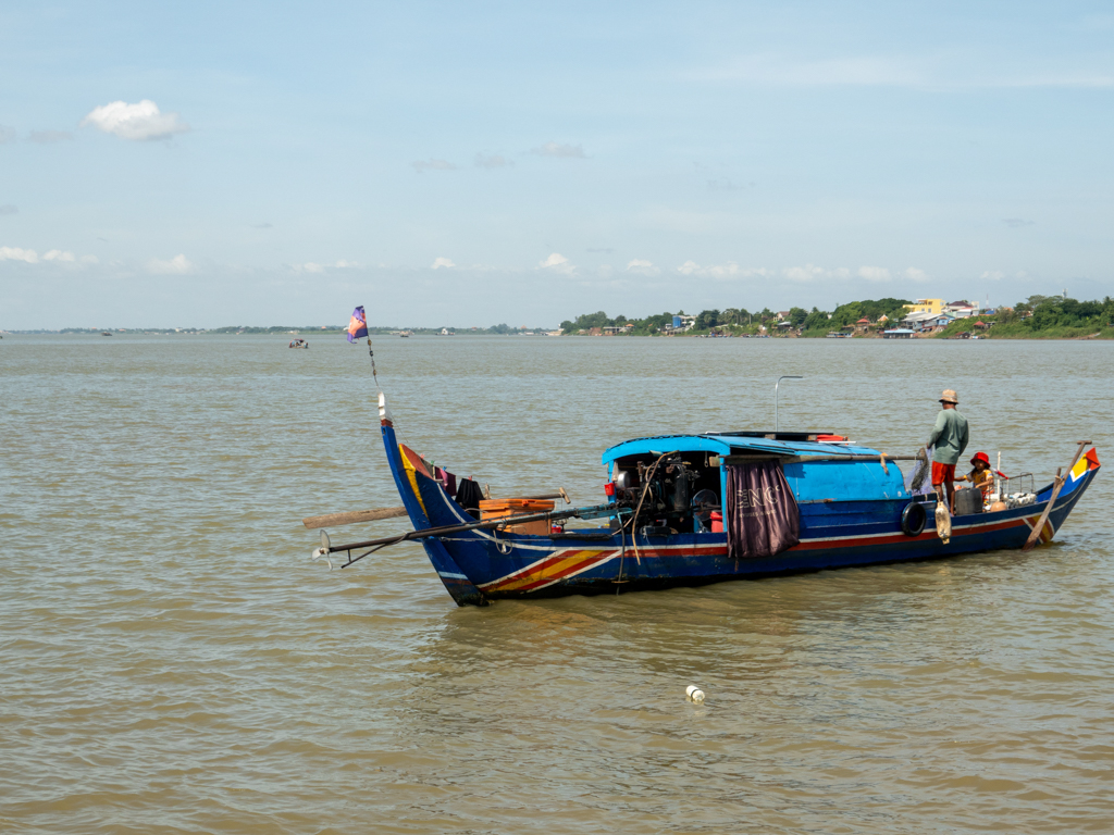 Fischerboot beim Zusammenfluss des Mekong mit dem Tonle Sap