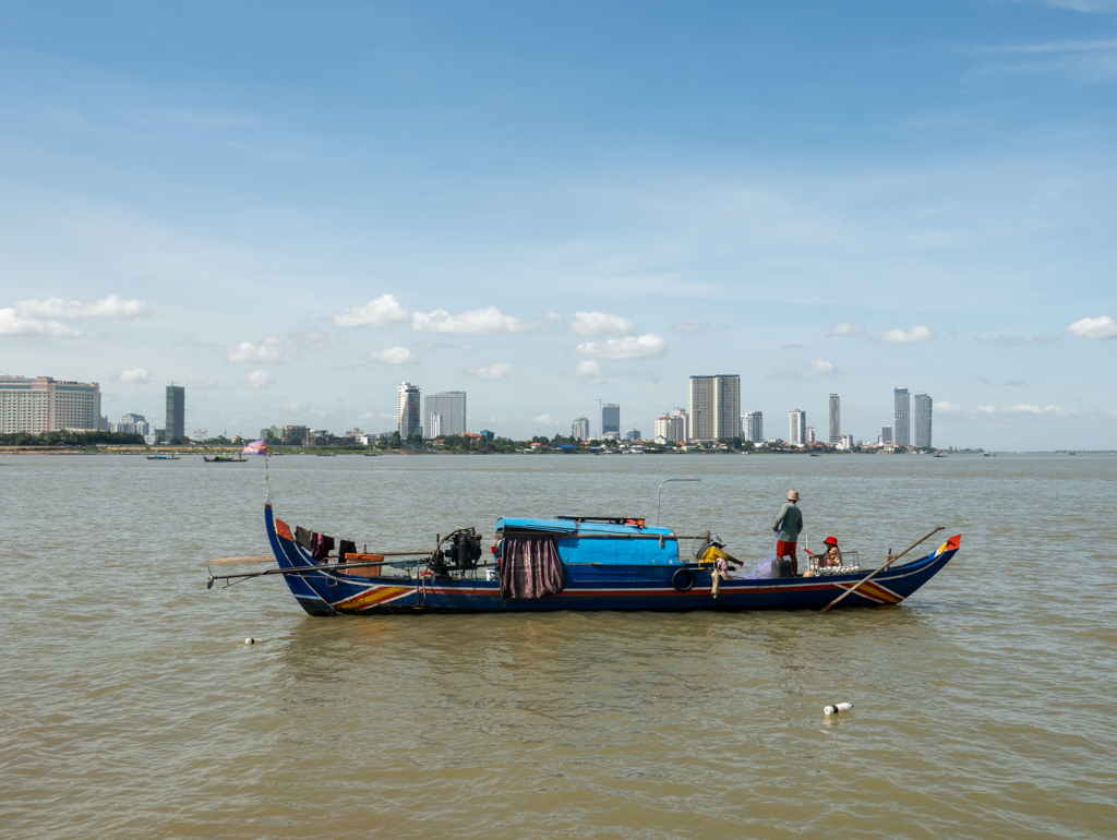 Fischerboot beim Zusammenfluss des Mekong mit dem Tonle Sap