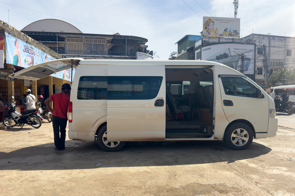 Unser kleiner Bus ist mit uns in Kratie am Ziel der Fahrt angekommen