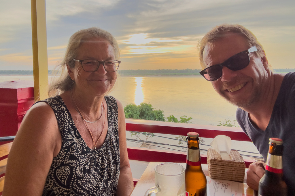 JoMa Selfi mit Blick auf den Mekong. So lässt es sich gut leben