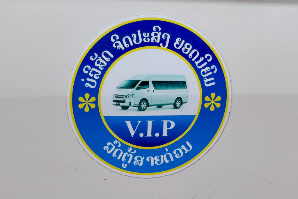 Unser "VIP Bus" fährt uns nach Thakhek