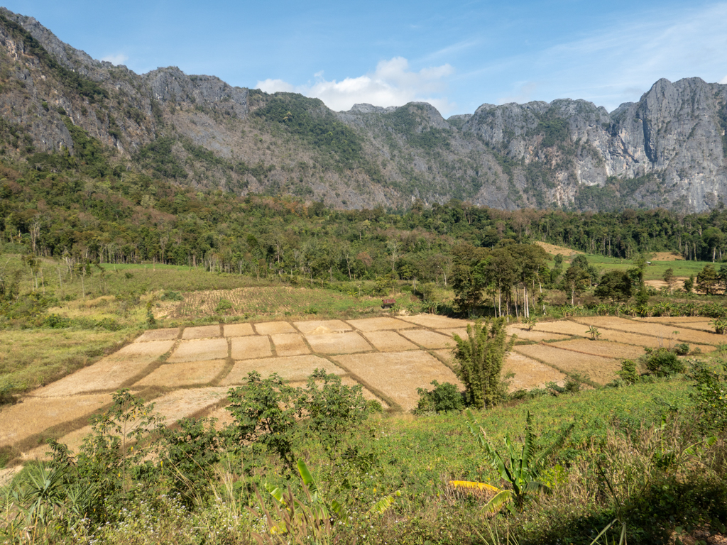 Entlang der Strecke sehen wir immer wieder beeindruckende Landschaften