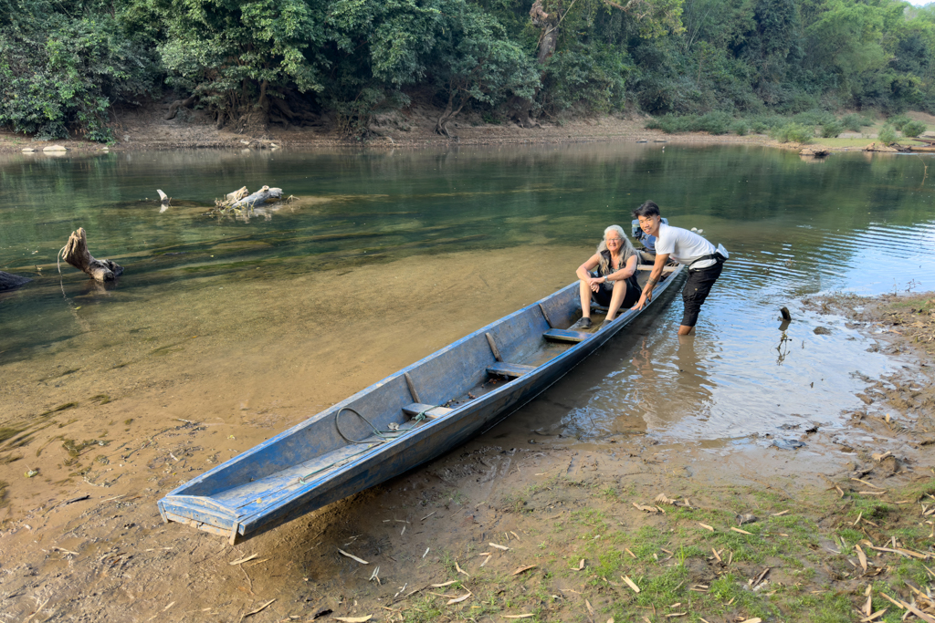 Bitte einsteigen, die Bootstour zur Konglong Höhle beginnt