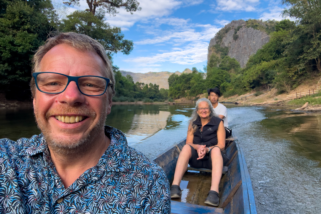 Wir sind an Bord, die Tour beginnt. Es geht geht Flussaufwärts