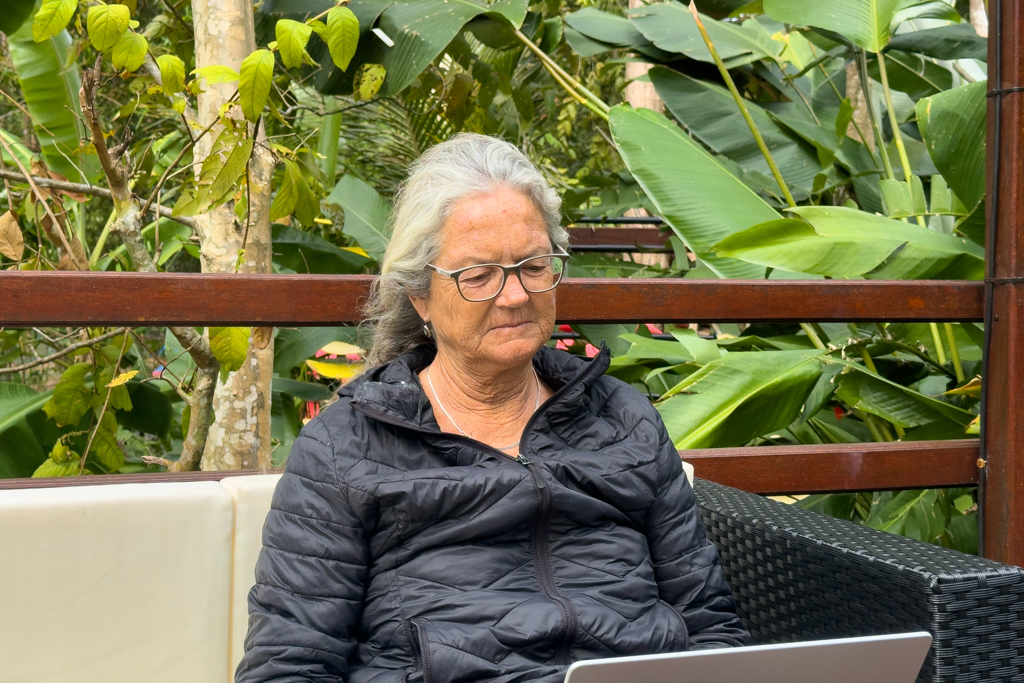 Auch in der gemütlichen Lounge macht der Wind Ma beim arbeiten zu schaffen