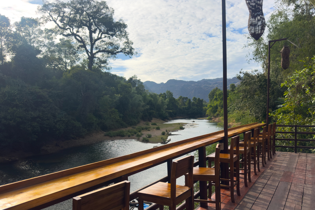 Morgendlicher Blick von der Lounge den Fluss hinunter