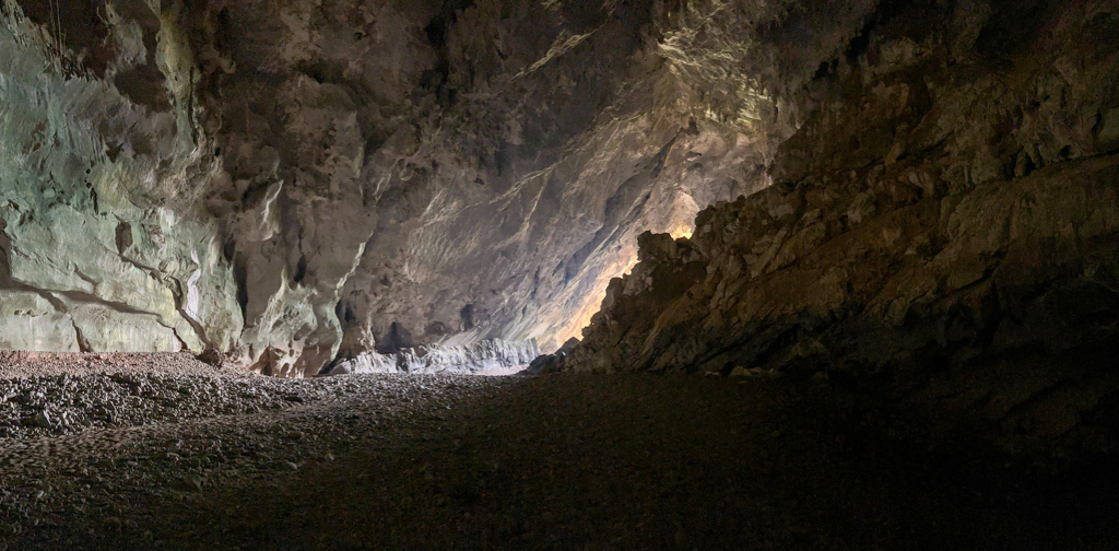 Tageslicht, der Ausgang der Höhle ist nah..