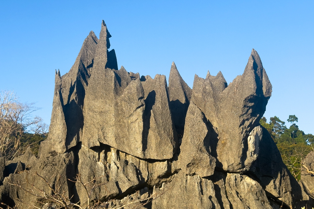 Wie eine Mondlandschaft; die zerklüfteten und spitzen Kalksteinfelsen