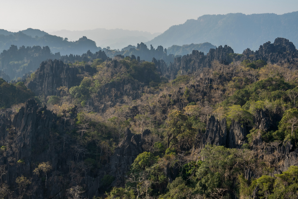 Die atemberaubende Karst-Landschaft im frühen Morgenlicht