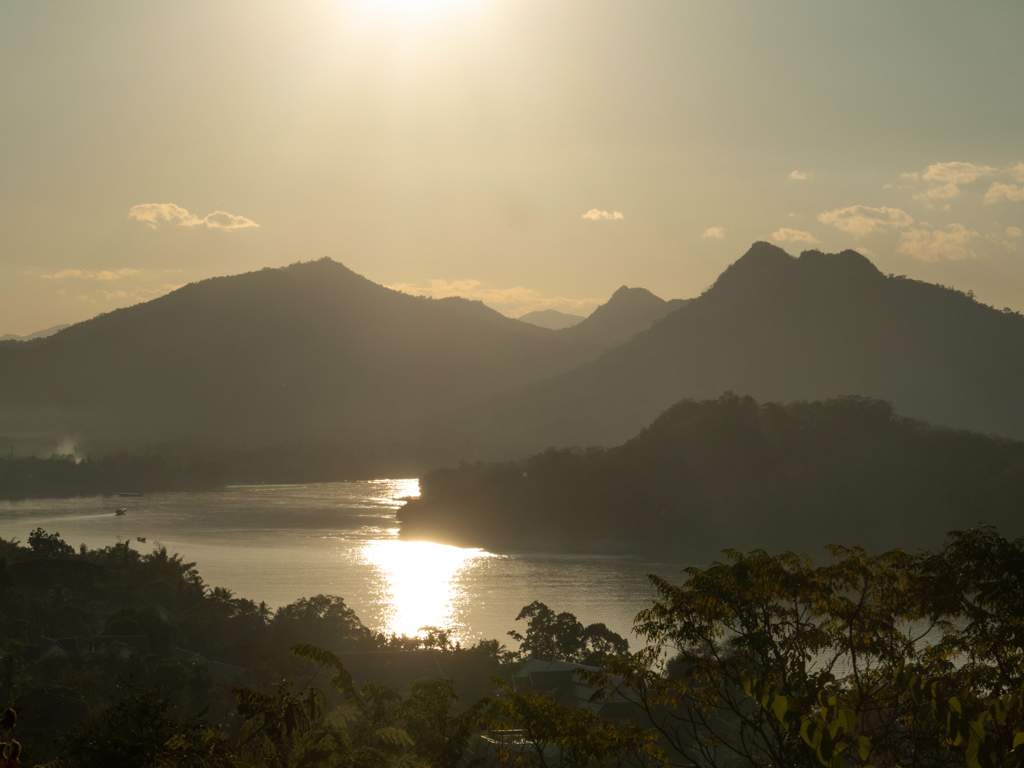 Sonnenuntergang auf dem Phousi Hill in Luang Prabang