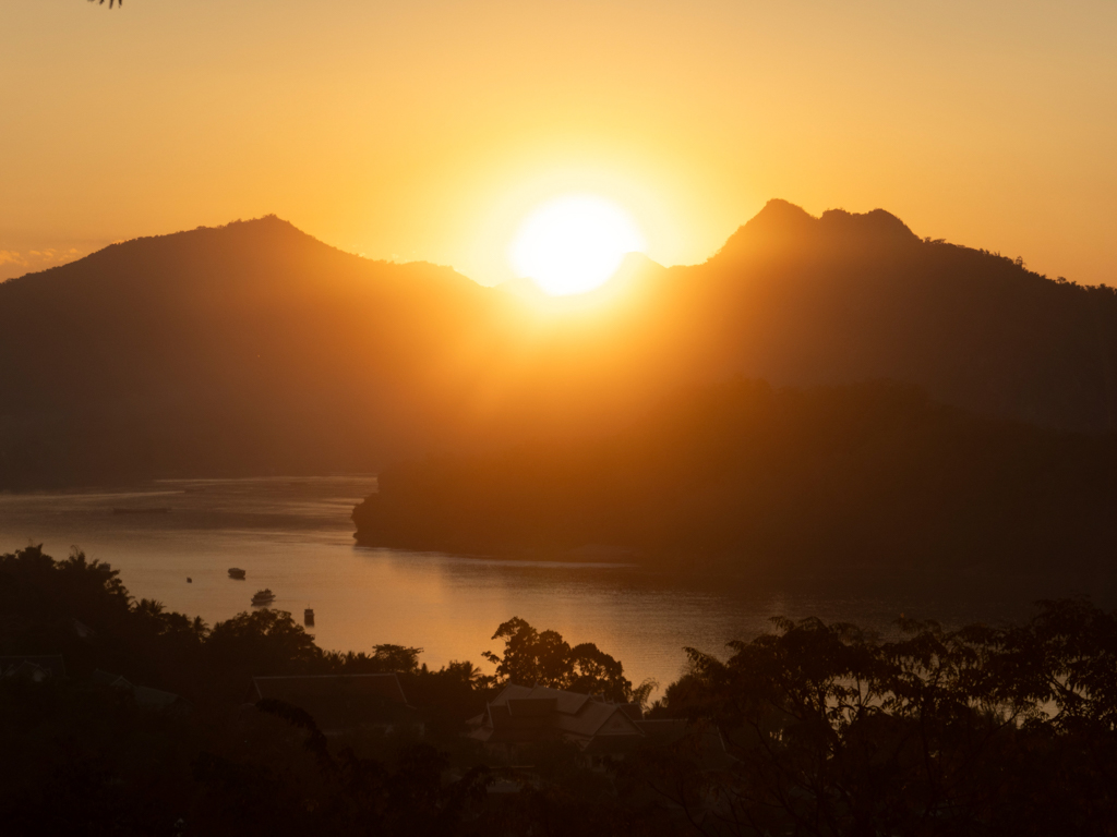 Sonnenuntergang auf dem Phousi Hill in Luang Prabang