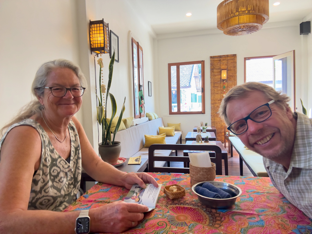 JoMa in der chilligen Brasserie in Luang Prabang