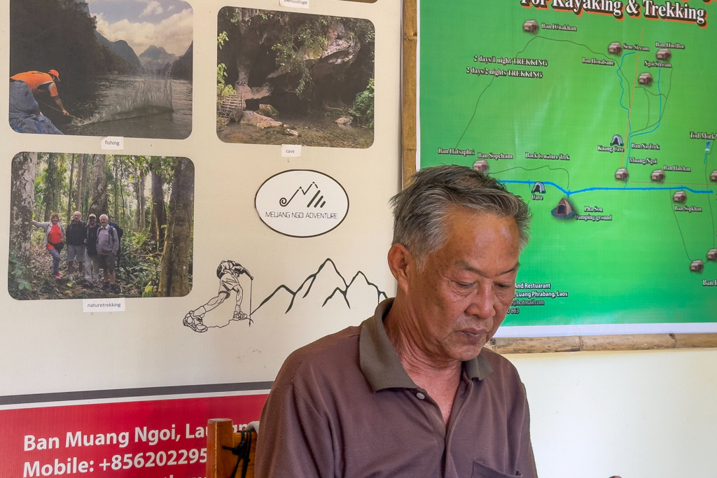 In dieser Höhle über seinem Kopf hatte er Jahrelang mit seiner Familie während des Koreakrieges gelebt