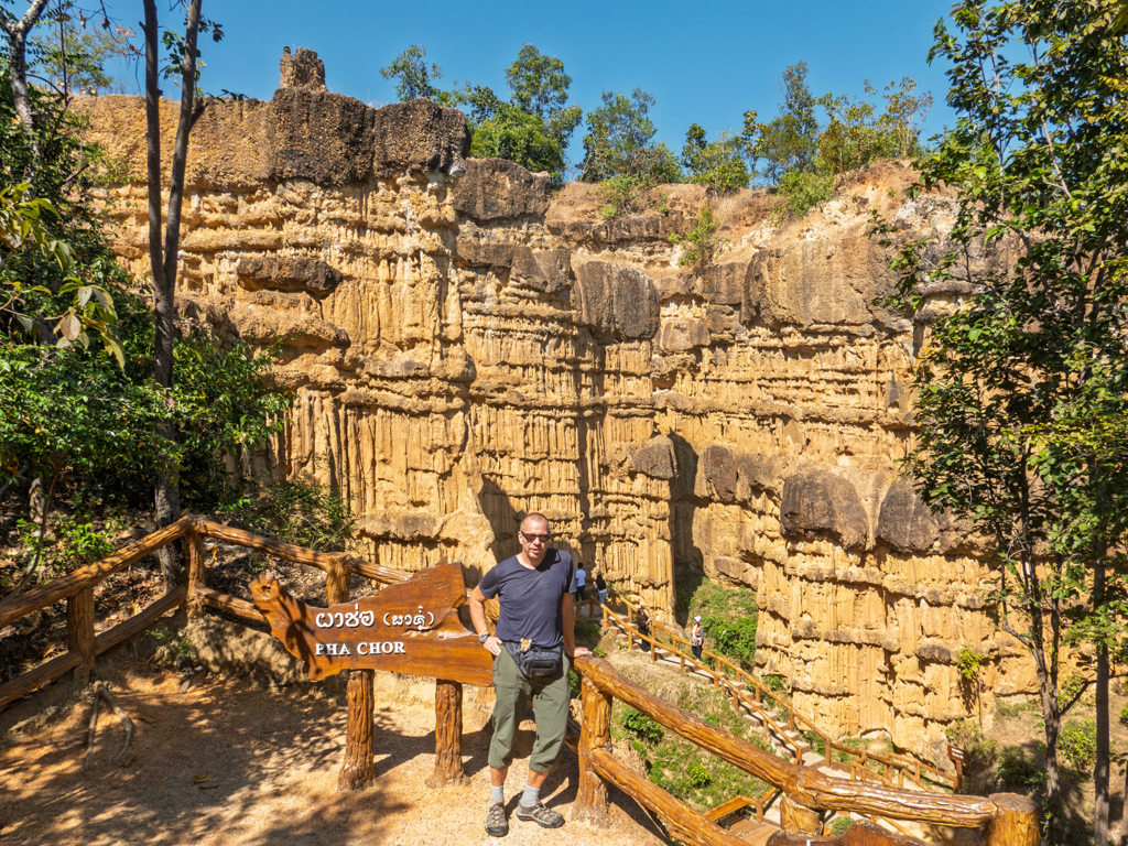 Mit JoMo vor dem Pha Chor Grand Canyon