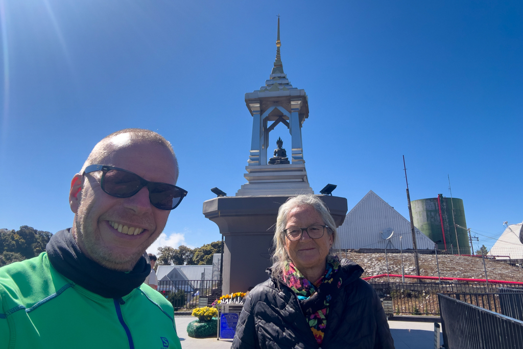 JoMa Selfie auf dem Dom Inthanon, mit 2'565m Thailands höchsten Berg