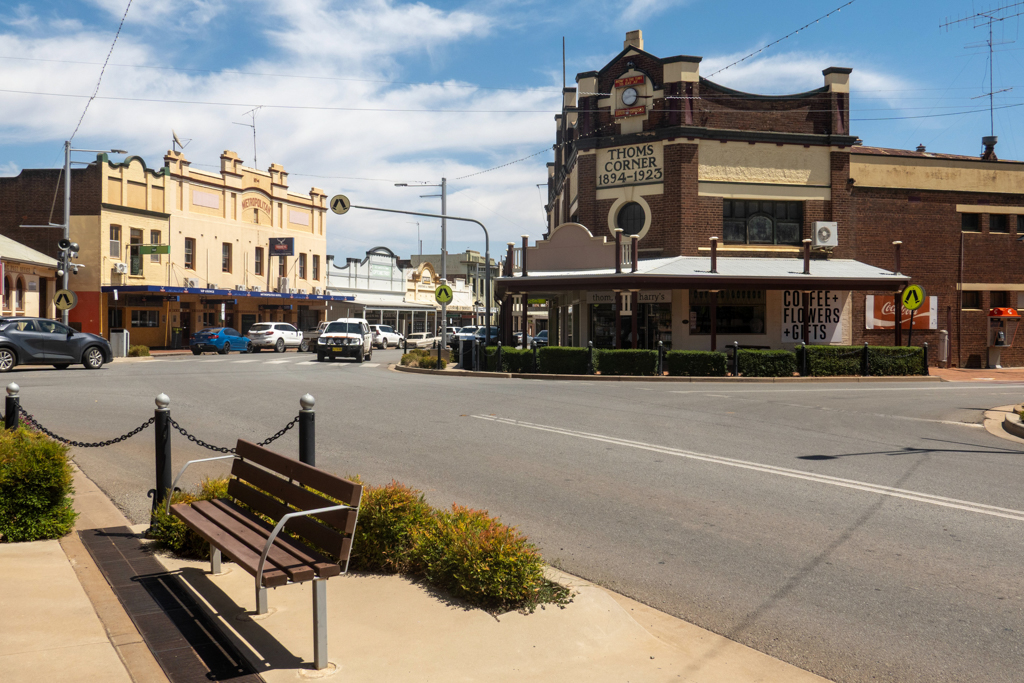 Das Thomas Corner Restaurant in West Wyalong. Jetzt noch ein Andenkengeschäft mit Kafi und so..