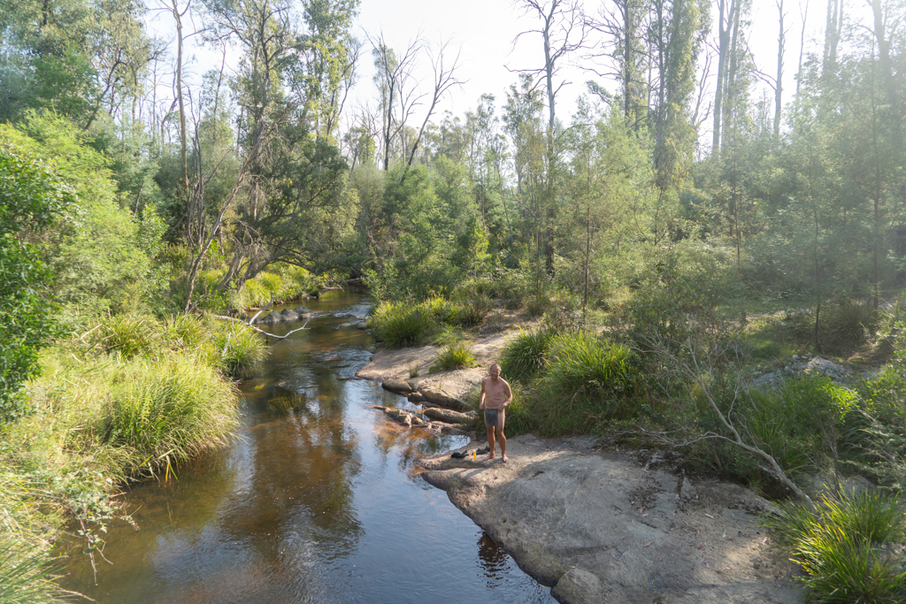 Jo mit seinem riesigen "Handtuch" nach dem Bad im erfrischenden Murray River