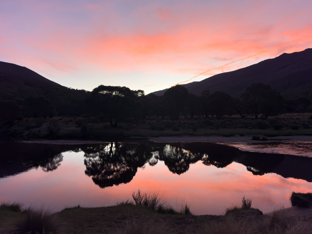 Sonnenuntergang bei unserm Campground am am Thredbo River