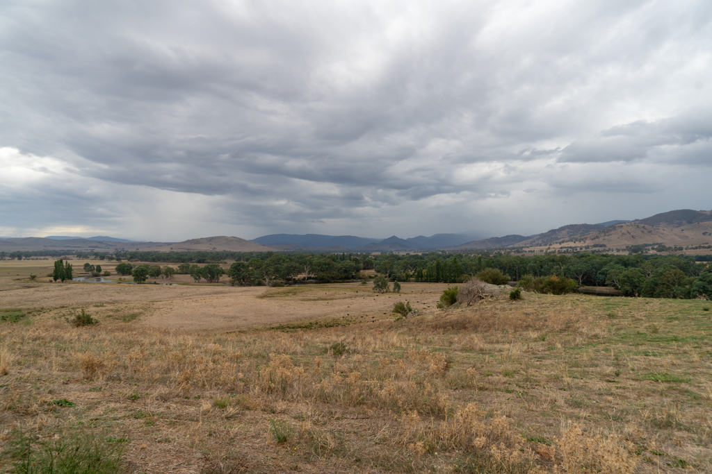 Die Landschaft um Towong Shire mit dem kleinen Murray River