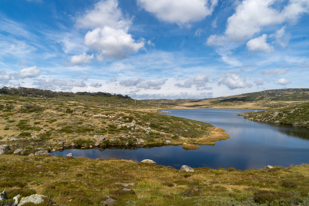 Blick auf den kleinen Stausee im Pretty Valley
