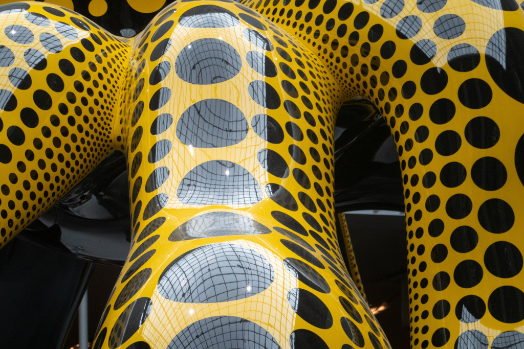 Detail der Kunstinstallation zur Yayoi Kusama Ausstellung in der NGV