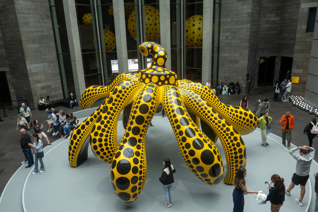 Kunstinstallation zur Yayoi Kusama Ausstellung in der NGV