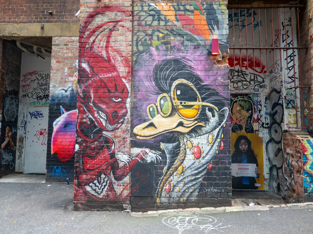 Moderne, etwas schrille bunte Grafittikunst...