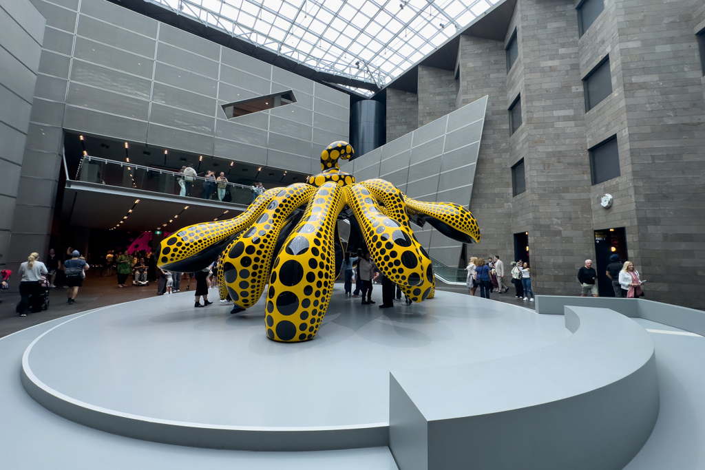 Kunstinstallation zur Yayoi Kusama Ausstellung in der NGV