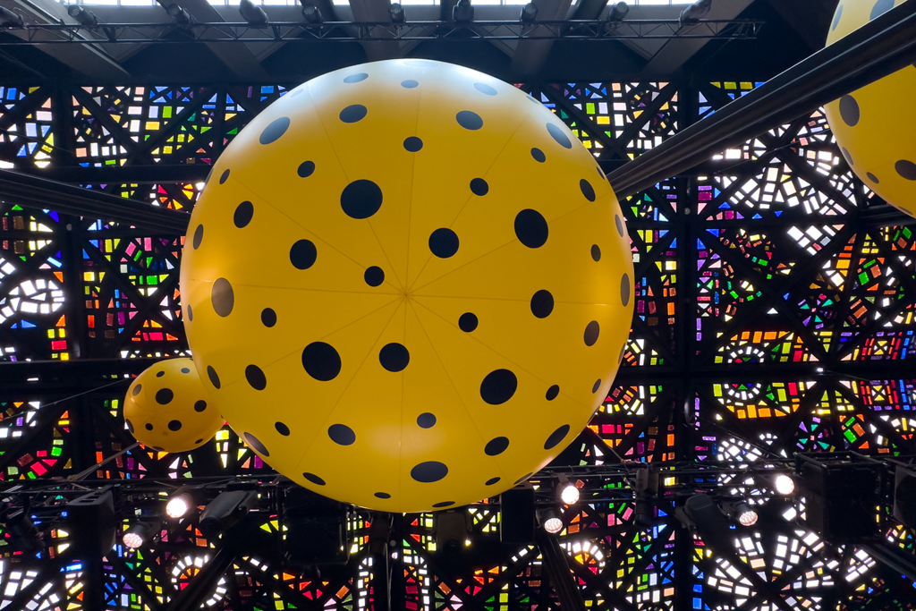 Kunstinstallation zur Yayoi Kusama Ausstellung in der NGV